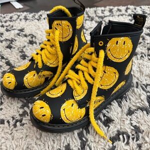 Dr. Martens Black Boots with Yellow Smiley Face kids 4/ women’s 5.5/6